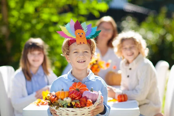 Família Celebrar Dia Acção Graças Crianças Artes Outono Artesanato Menino — Fotografia de Stock