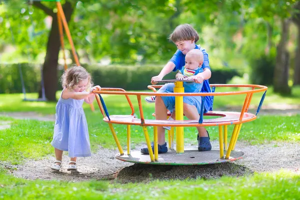 Three kids on a swing — Stock Photo, Image