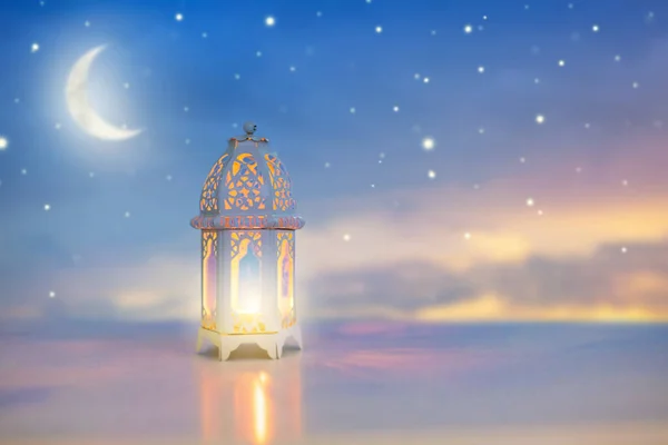Ramadan Kareem Vás Zdraví Islámská Lucerna Noční Obloze Srpek Měsíce — Stock fotografie