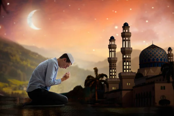 Saudação Ramadã Kareem Homem Com Contas Oração Mesquita Homem Muçulmano — Fotografia de Stock