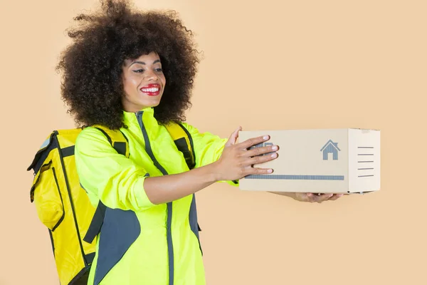 Mujer Entrega Paquetes Entrega Cartera — Foto de Stock