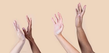 Farklı uyruklu, çok ırklı, bej kökenli kadınların elleri