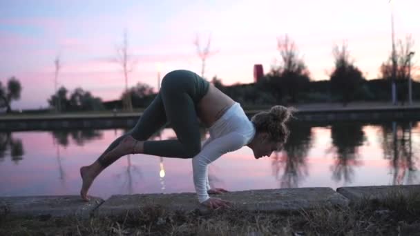 Blonde Curly Hair Woman Does Sunset Yoga Relaxation Wellness Lifestyle — Stockvideo