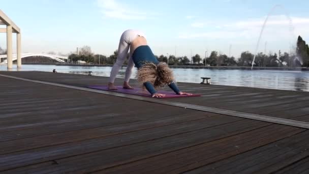 Pretty Female Caucasian Yoga Teacher Doing Yoga Jetty Sunset — Stockvideo