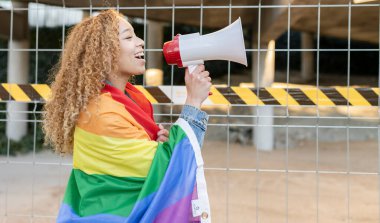 Gey gururlu genç kadın - LGBT hakları kavramı