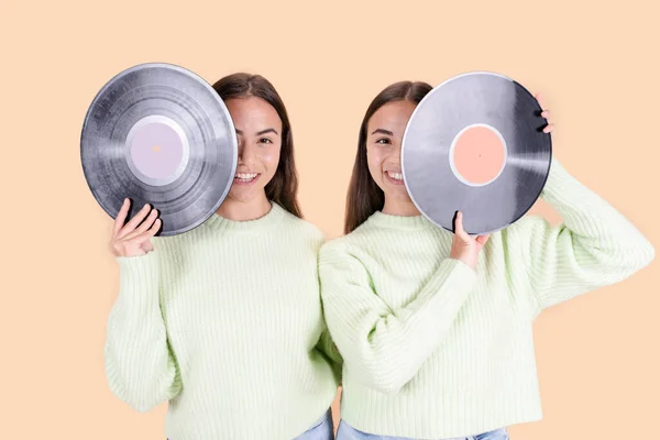 Mujeres Gemelas Con Vinilo Musical — Foto de Stock