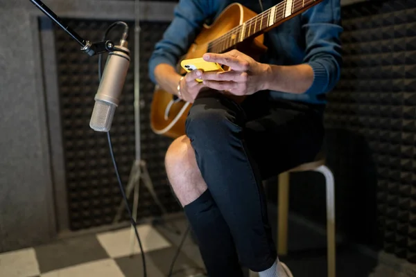 Estúdio Gravação Guitarra Homem Móvel — Fotografia de Stock