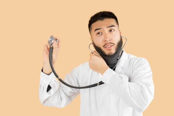Asian Man Doctor Uniform Auscultation Beige Background — Stock Photo, Image