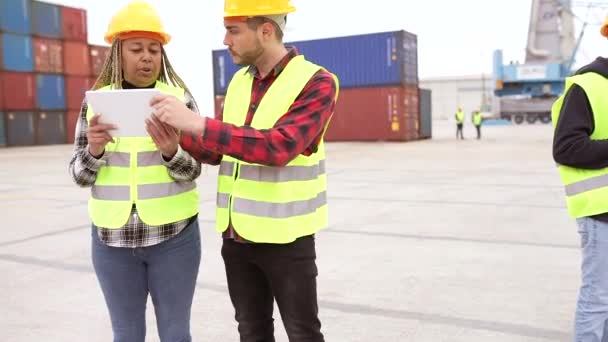 컨테이너 노동자 창고의 사람들 — 비디오