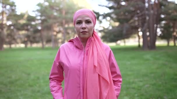 Video Strong Woman Pink Scarf Nature Breast Cancer Awareness Cancer — Stock Video