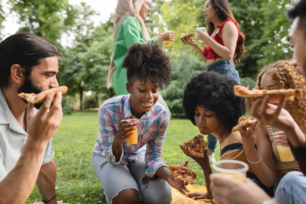 Multiracial Friends Enjoying Party Outdoors Park While Eating Pizza — Stockfoto