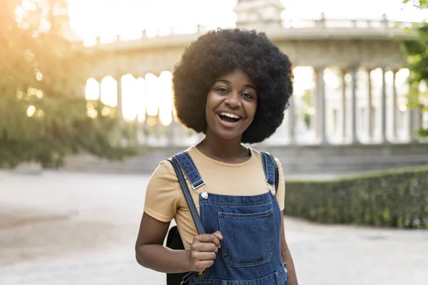 African American Woman Backpacker Traveler Tourist City Happy Smiling Sunset —  Fotos de Stock