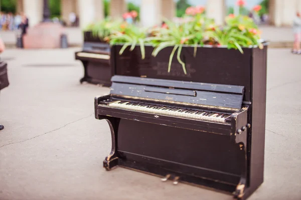 Das Klavier im Park — Stockfoto