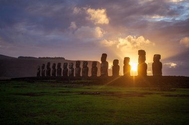 Isla de pascua üzerinde dawn. Rapa nui. Paskalya Adası