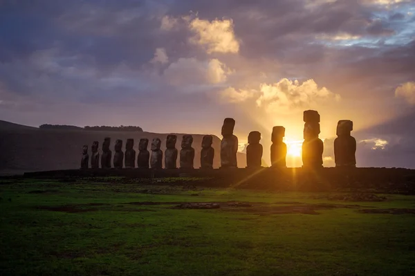 Αυγή σε isla de Πάσκουα. Rapa nui. νησί του Πάσχα — Φωτογραφία Αρχείου