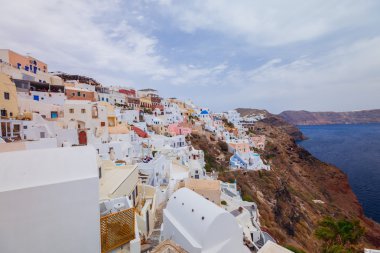 Santorini Adası. Yunanistan. Oia. Beyaz kil, beyaz binalar.