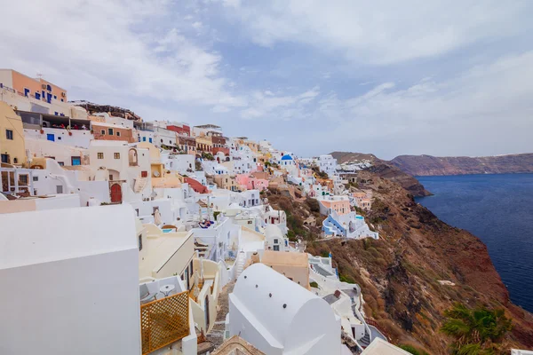 Ostrov Santorini. Řecko. Oia. bílá hlína, bílé budovy. — Stock fotografie