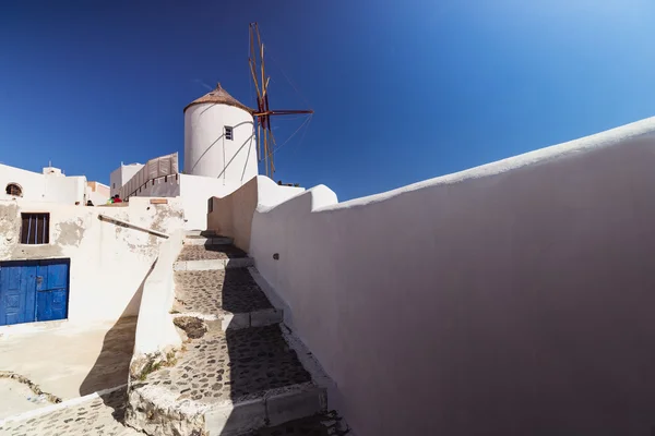 Ostrov Santorini. Řecko. Oia. bílá hlína, bílé budovy. — Stock fotografie