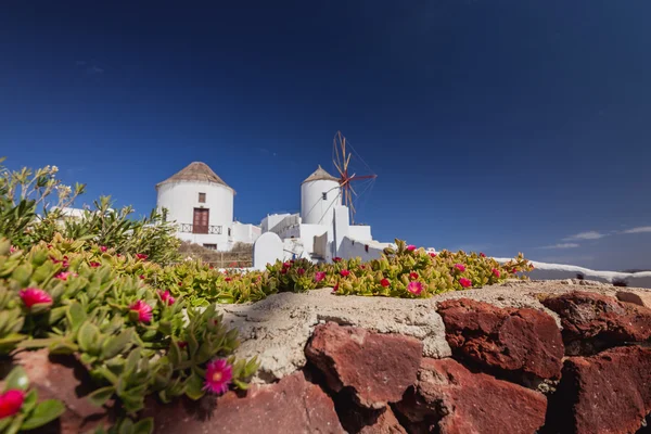 Ostrov Santorini. Řecko. Oia. bílá hlína, bílé budovy. — Stock fotografie