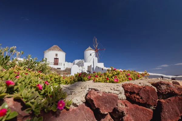 Santoriniön. Grekland. Oia. vit lera, vita byggnader. — Stockfoto