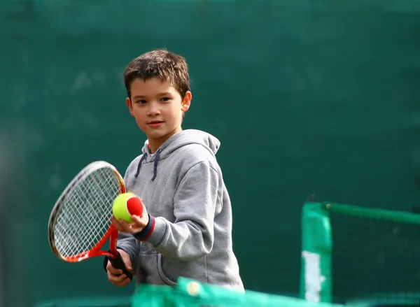 Petit joueur de tennis grand — Photo