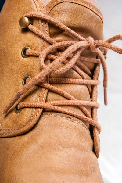 Zapato marrón sobre fondo blanco —  Fotos de Stock