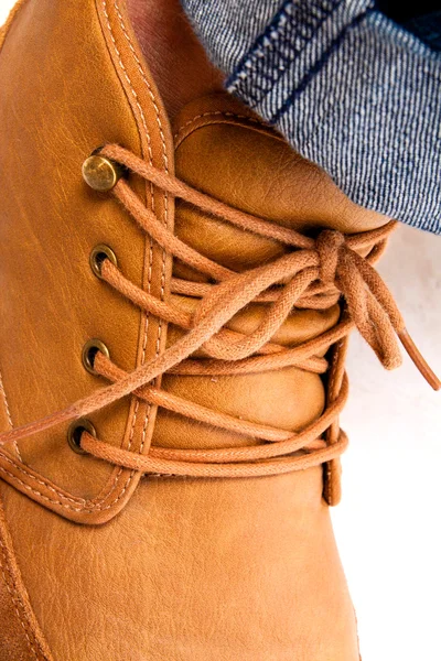 Zapato marrón sobre fondo blanco —  Fotos de Stock