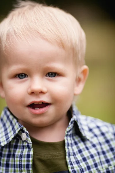 Πορτρέτο του ένα μικρό παιδί, ένα αγόρι — Φωτογραφία Αρχείου
