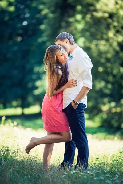 Hermosa pareja enamorada — Foto de Stock