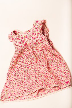 izole asılı kırmızı elbise kız