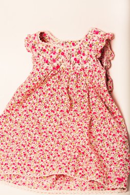 izole asılı kırmızı elbise kız