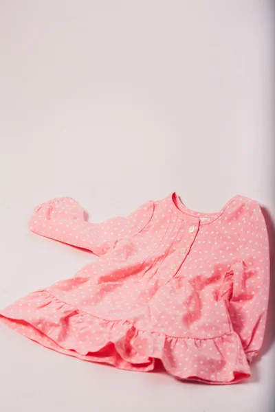 Isoliert hängen rosa Kleid Mädchen — Stockfoto
