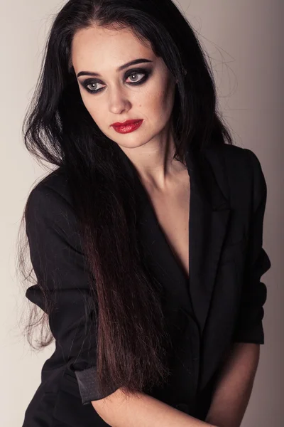 El retrato a la moda de la mujer hermosa en el sombrero. modelo elegante — Foto de Stock