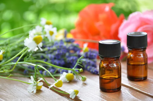 Flores de hierbas y aceites esenciales —  Fotos de Stock