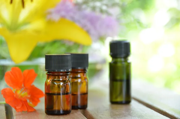 Ätherische Öle für die Aromatherapie — Stockfoto