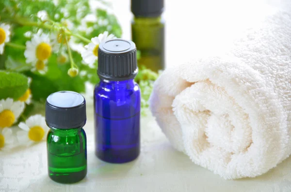 Huiles essentielles pour aromathérapie — Photo