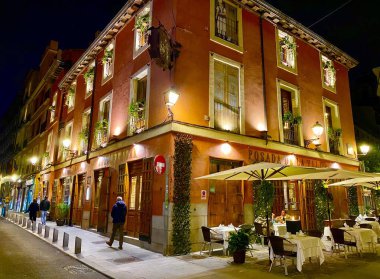 İspanya 'nın eski Madrid şehrinin güzel manzarası