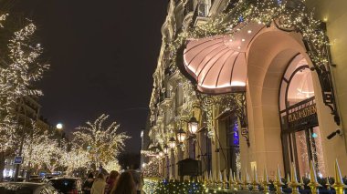 Paris 'teki Noel süslemeleri.