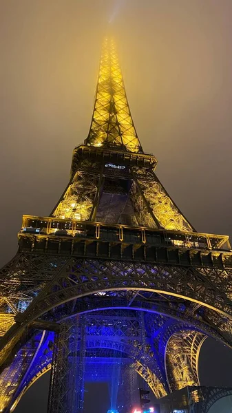Tour Eiffel Nuit Dans Brouillard Épais — Photo