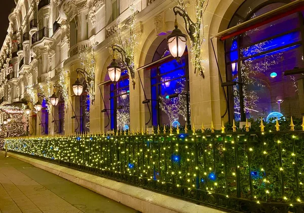 Paris 'teki Noel süslemeleri.