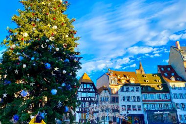 Strazburg şehrinde Noel boyunca güzel dekorasyonlar