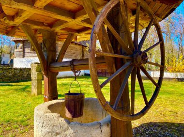Romanya 'nın kırsal kesimlerinden geleneksel kuyu