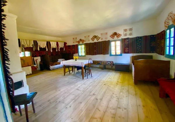 一间传统的罗马尼亚房间 有文化遗产元素 — 图库照片