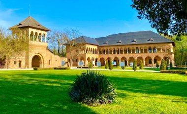 Romanya 'daki Mogosoaia' nın güzel sarayı ilkbahar zamanı