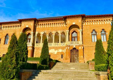 Romanya 'daki Mogosoaia' nın güzel sarayı ilkbahar zamanı