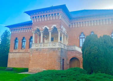 Romanya 'daki Mogosoaia' nın güzel sarayı ilkbahar zamanı