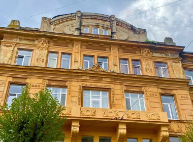 Batı Ukrayna 'nın Chernivtsi şehrindeki güzel mimari