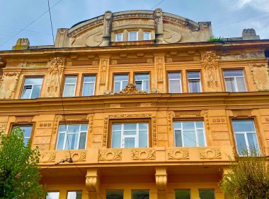 Batı Ukrayna 'nın Chernivtsi şehrindeki güzel mimari