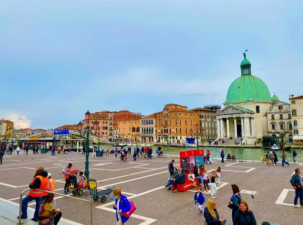 Tourists Main Railway Station Santa Luzia Venice — стоковое фото