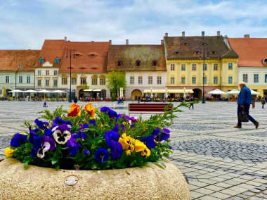 Romanya 'nın merkezindeki Transilvanya' nın büyüleyici tarihi Sibiu kasabası